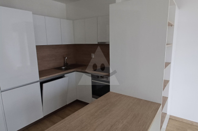 Nadštandartný 2 - izbový byt s balkónom /52 m2/ Žilina - Bulvár